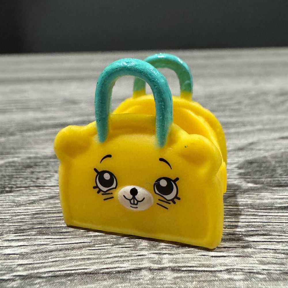 Shopkins | Happy Places Mousy Hangout #73: Yellow Bowling Bag - Mini Figure
